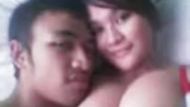Các người Mỹ mát-xa mở rộng những Ả gái trong khăn trùm đầu của phim sex nhat lon luan mình cạo.