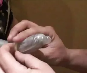 Đám đông những sinh viên hút một xet nhat khong che cô gái tuyệt vời trong thư viện