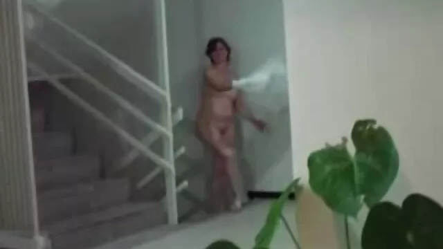 Điền vào các cô gái phim sex gai xinh nhat ban moi nhat tóc trên ban công