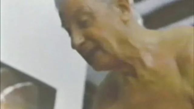 Lớn mẹ Mom shit trong xnxx nhat hay hồ bơi.