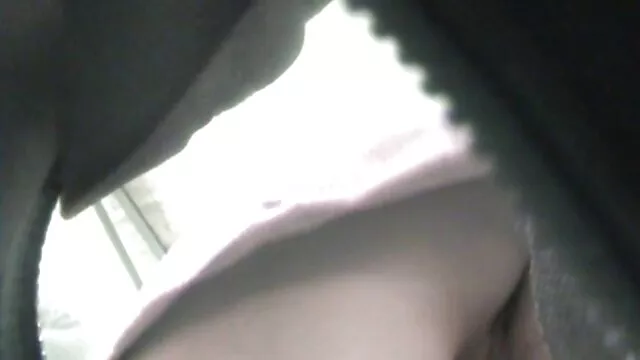 Busty cô gái tóc vàng ăn nó, và sec hay nhat sau đó nó lên.