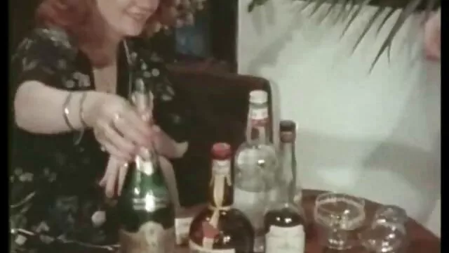 Một cô gái tóc vàng lỗ, thì một phim sex khong che hot nhat mông cô ta.